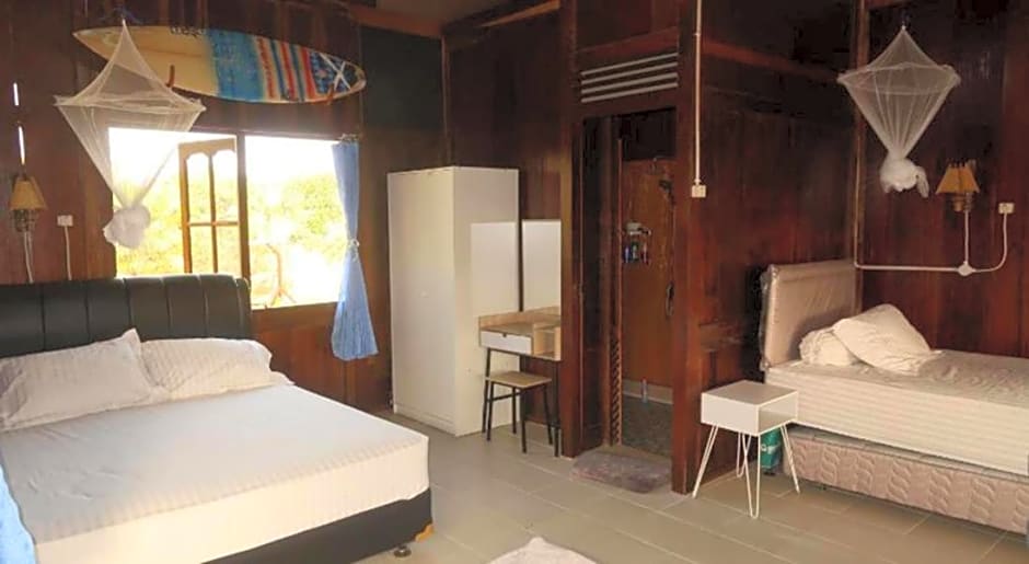 Arya's Surf Camp Cimaja