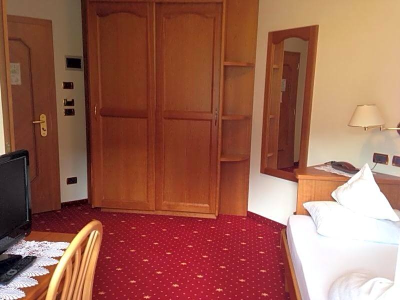 Photo 1 of 1 of Single Room