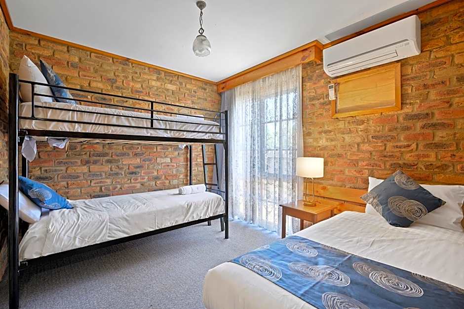 The Settlement Historic Hotel