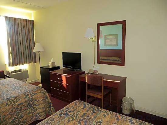 Super 8 by Wyndham Knoxville Downtown Area