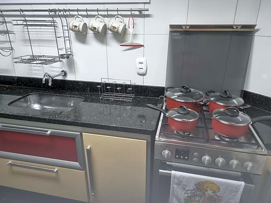 Apartamento Frente para o Mar - Varandão com Blindex - Vista Total para o Mar - 1 Suite e mais 2 Quartos-Ar Condicionado - 2 Vagas - BEIRA MAR - 70 metros da Praia ,TVS SMART GERAL -WI-FI -DISNEY PLUS-OUTROS- PORTARIA 24 HORAS-KIT PRAIA 4 PESSOAS