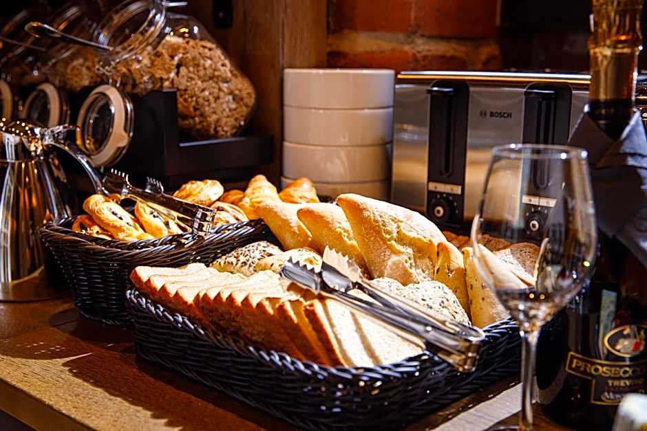 SCHUSTER Boarding House