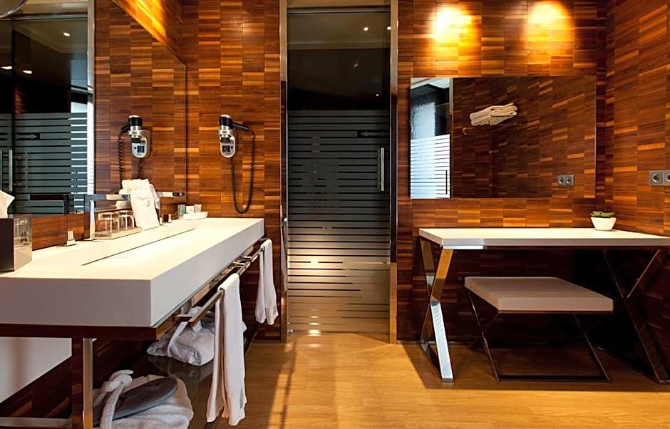 Hotel Maydrit Airport