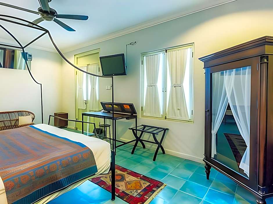 Brown Feather Hotel