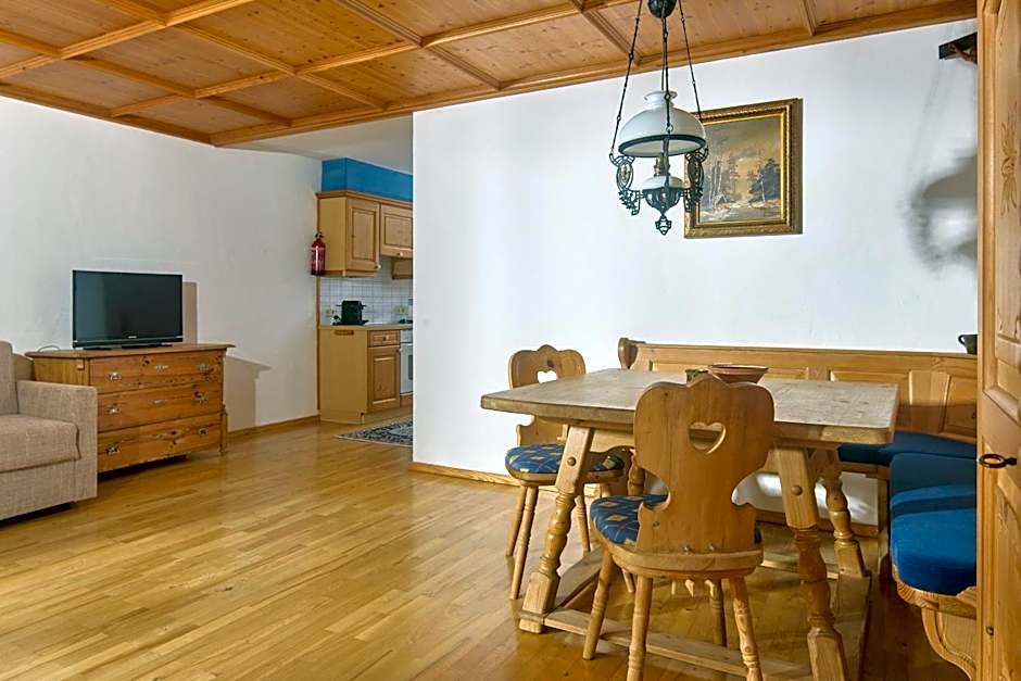 Alt Montafon Hotel Appartements by Pferd auf Wolke