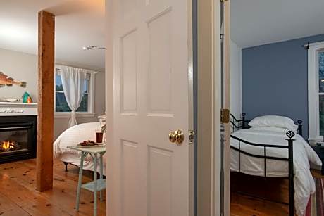 Deluxe Queen Room with Twin Bed