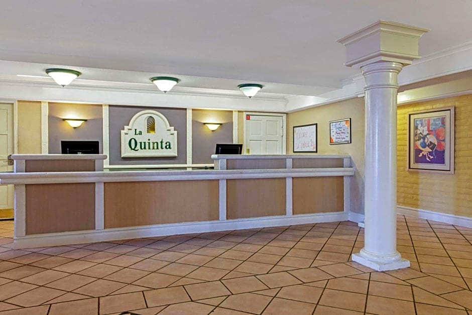 La Quinta Inn & Suites by Wyndham Tampa Bay Pinellas Park Clearw