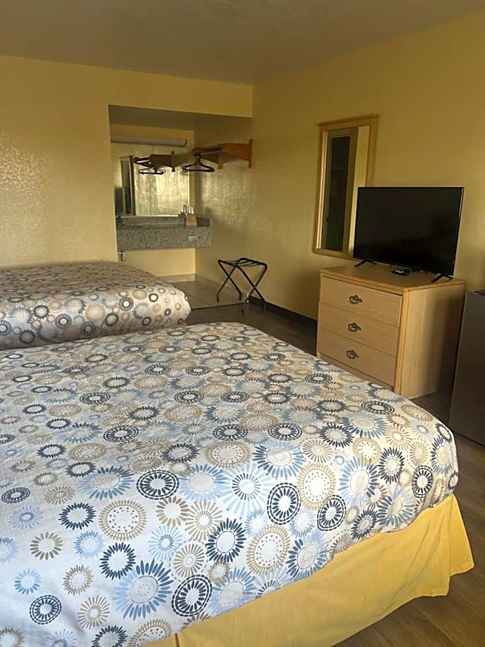 Hole Inn the Wall Hotel - Fort Walton Beach - Sunset Plaza - near Beaches & Hurlburt