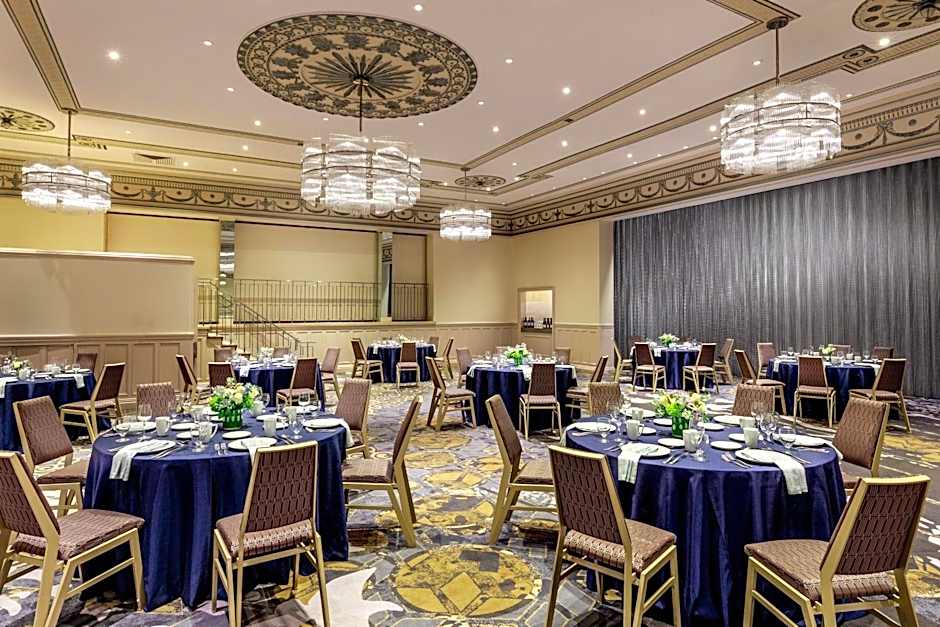 Sheraton Commander Hotel