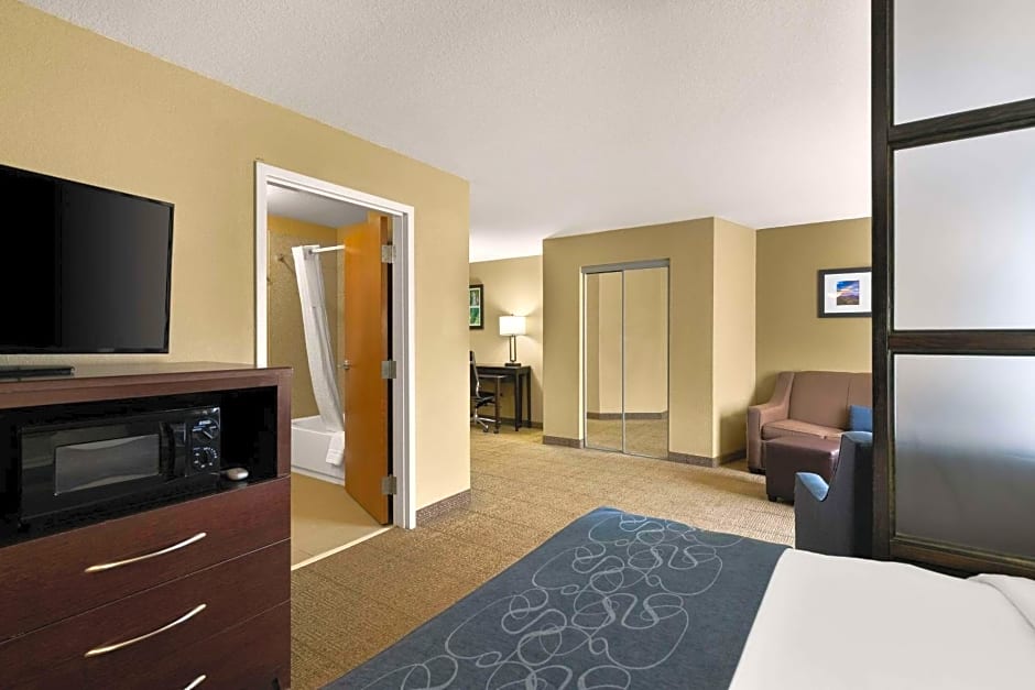 Comfort Suites Commerce