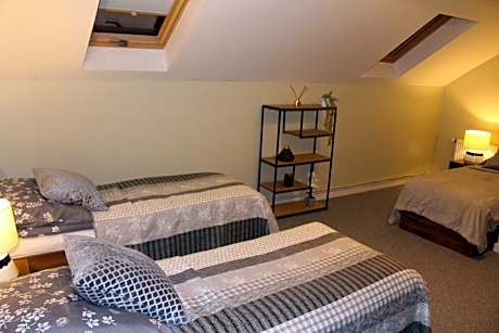 Triple Room with Private Bathroom