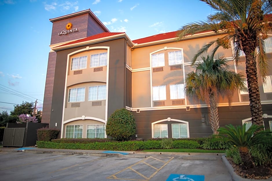 La Quinta Inn & Suites by Wyndham Houston - Normandy