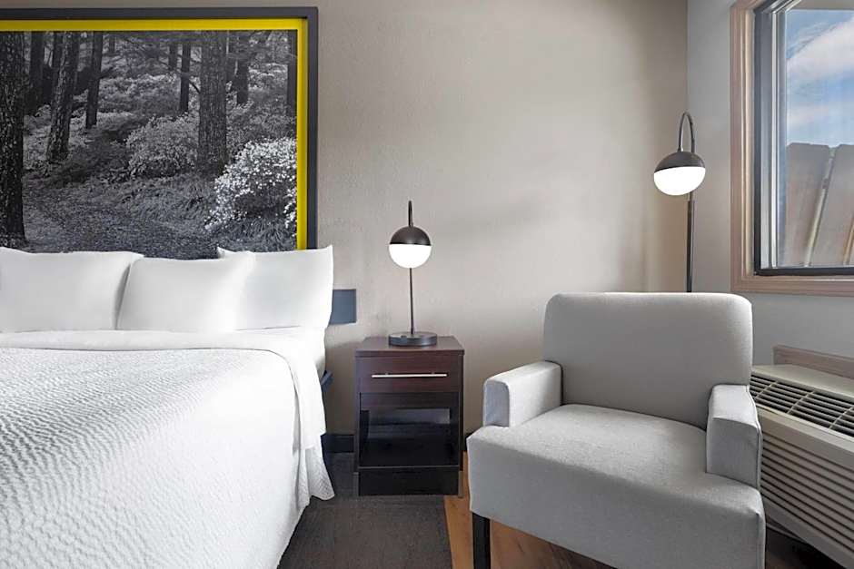 Super 8 by Wyndham Helen