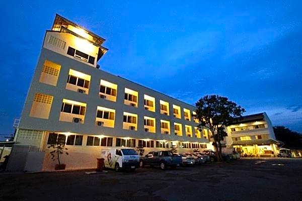 Riverside Hotel (SHA Plus)