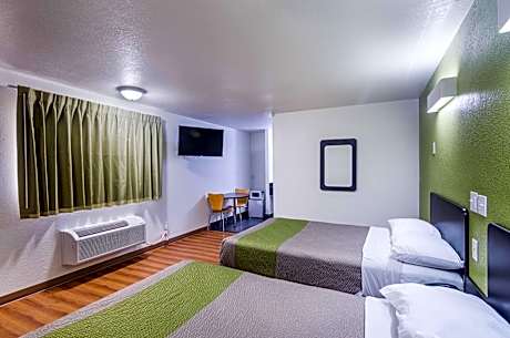 Deluxe Quadruple Room - Non-Smoking