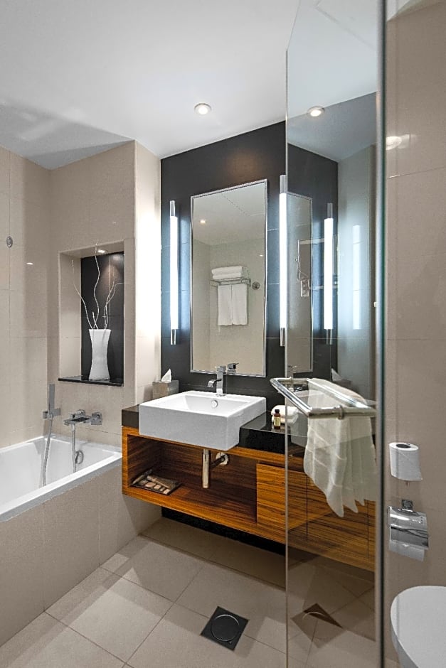 Pullman Dubai Jumeirah Lakes Towers