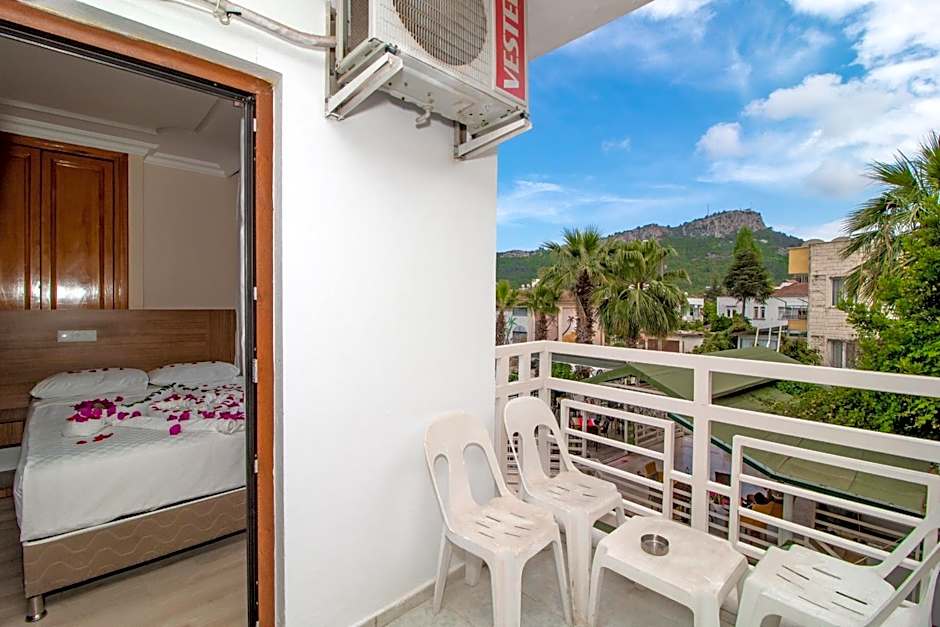 Castello Hotel & Aparts