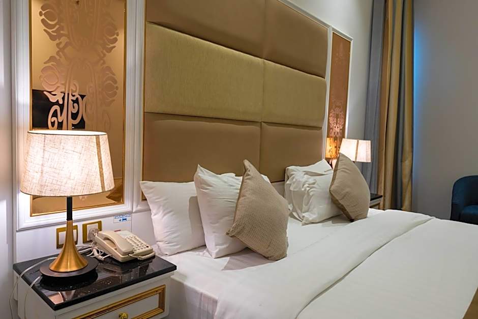 Platinum Alkhamseen Serviced Apartments