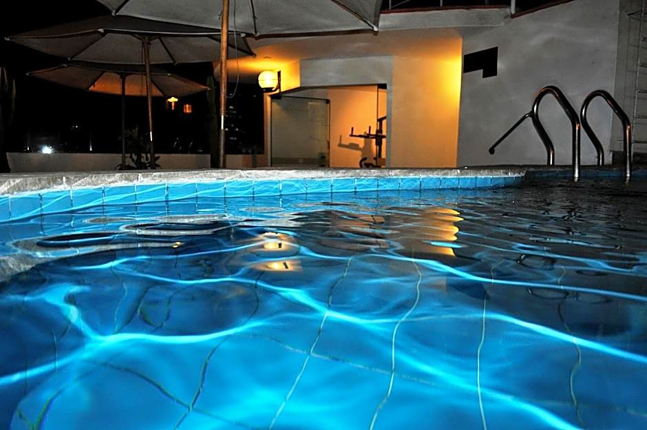 Embajadores Hotel
