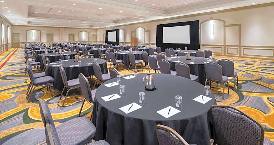 Hilton Indianapolis Hotel & Suites
