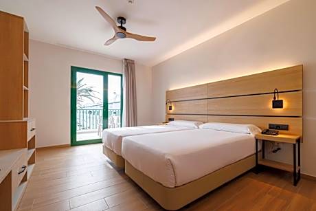 Junior Suite with Pool View