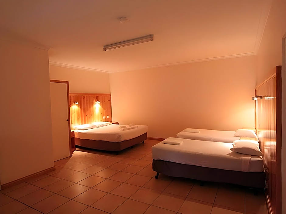 Lazy River Motor Inn