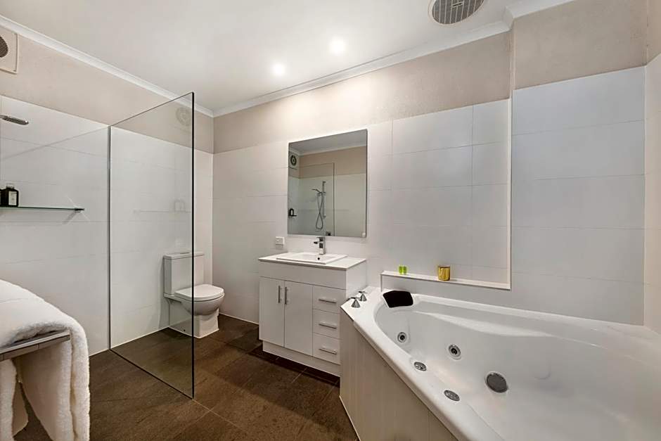 Moonlight Bay Apartments