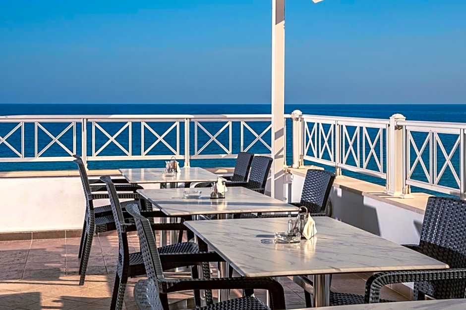 Nefeli Beach - living by the sea