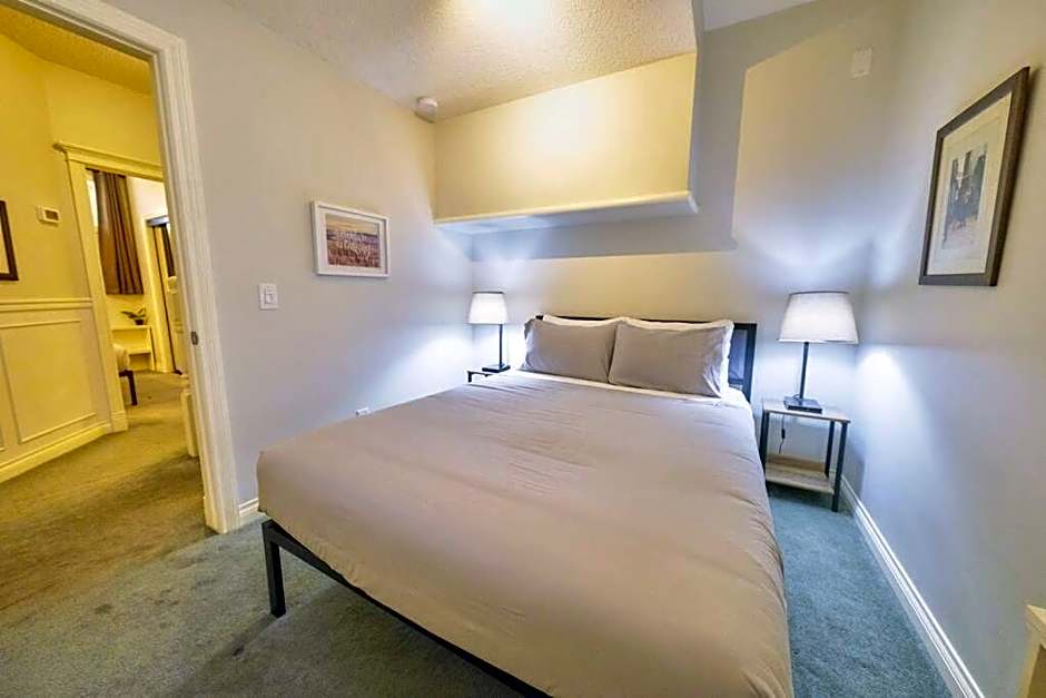 Casa Pura Vida Hot Tub, Pool & Ping Pong Tables w Backyard & BBQ Come stay