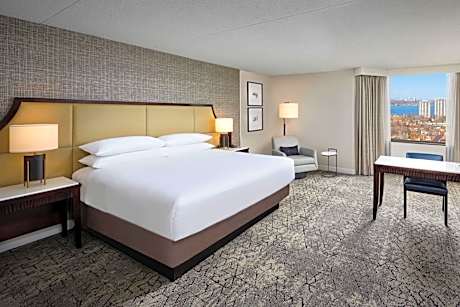 Superior Club Corner King Room