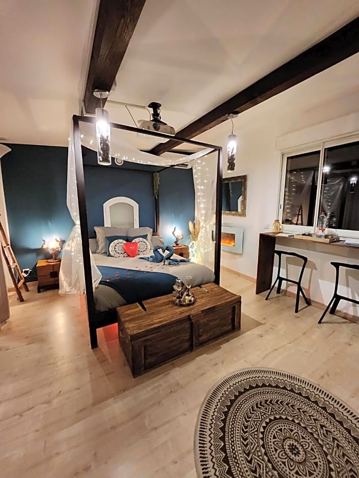 A l'Orée des pins - Gite et spa de 30 m2- Options Home Cinéma, Romantique