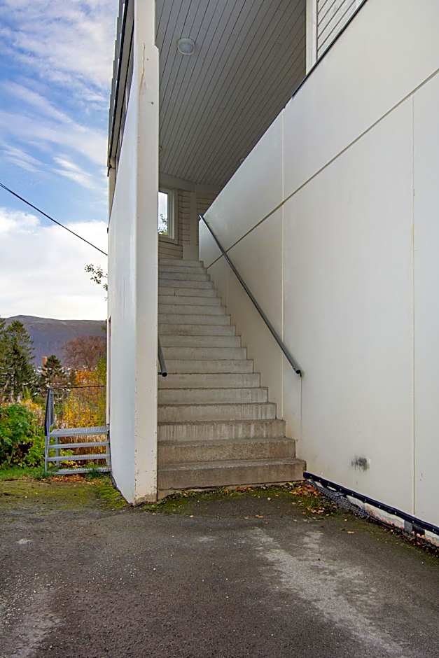 Cozy Studio Close to City, Kitchen & Parking