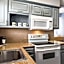 Days Inn & Suites by Wyndham Houston Hobby Airport