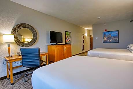 2 Queen Beds Upper Floor