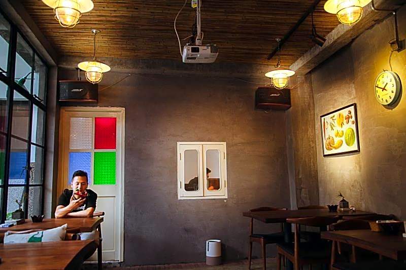 Show Year Reminiscence Hotel