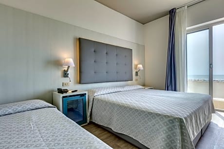 Triple Room with Balcony and Sea View