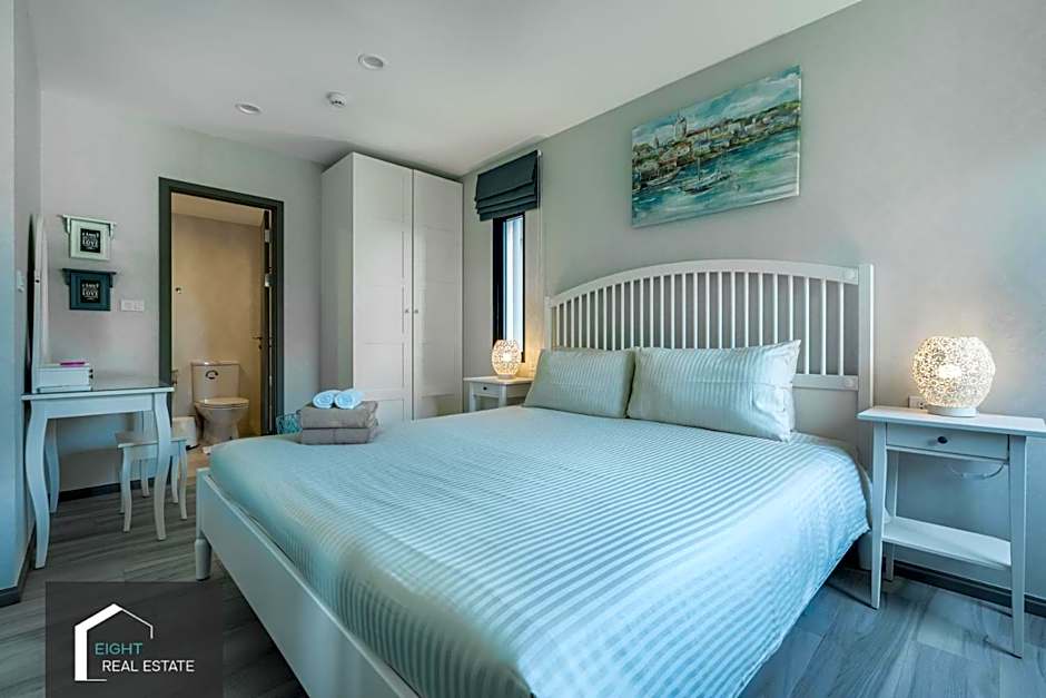 Studio Apartment by the Sea E413