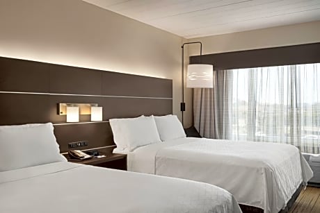 Queen Suite with Two Queen Beds - Hearing Access with Bathtub/Non-Smoking