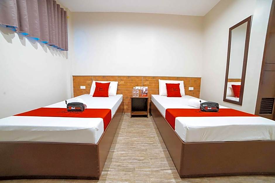 RedDoorz at Travelers Inn Bajada Davao