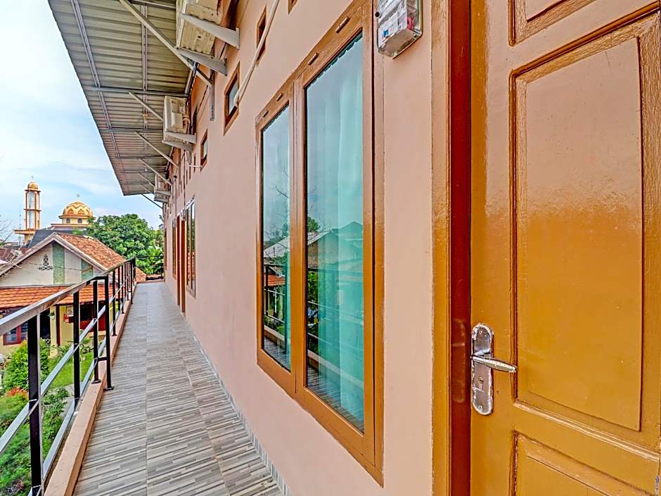 OYO 90945 Arizon Kost