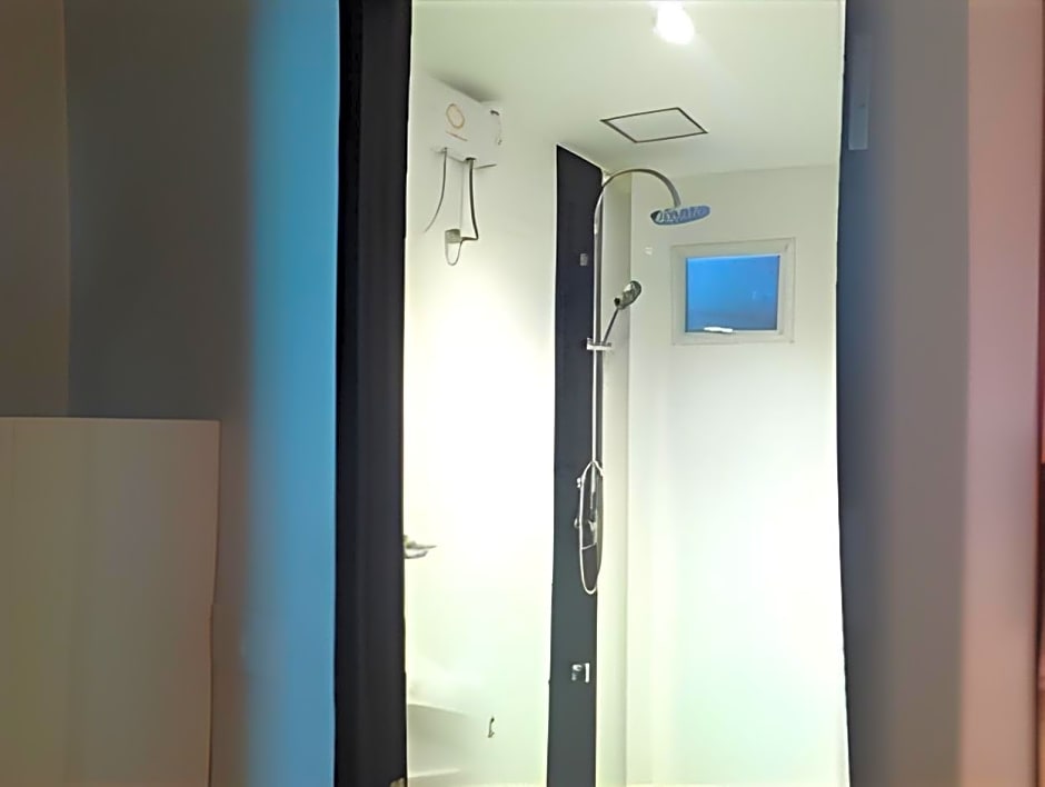 White House Asoke Sukhumvit 18