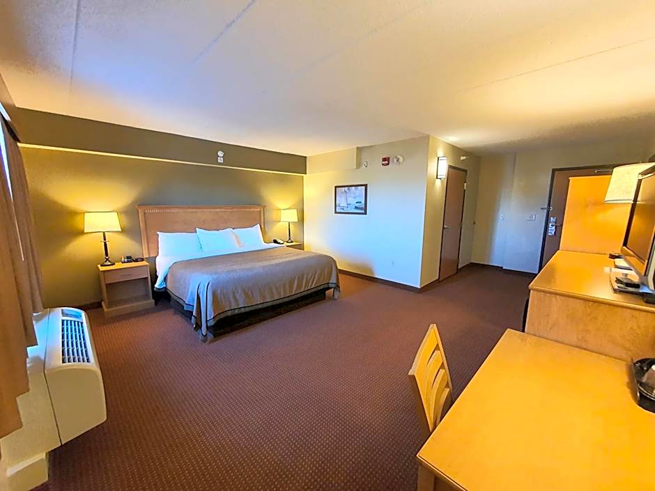 Photo 1 of 5 of 1 King Bed, Accessible, Nonsmoking