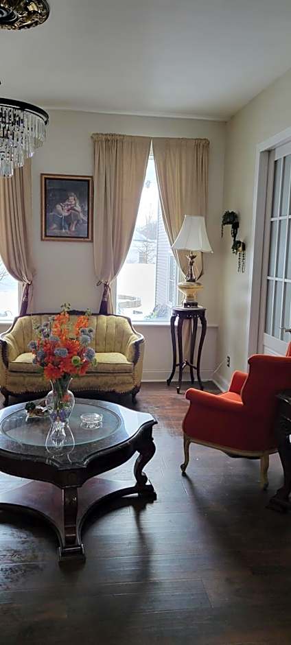 Holland Farmhouse Inn B&B