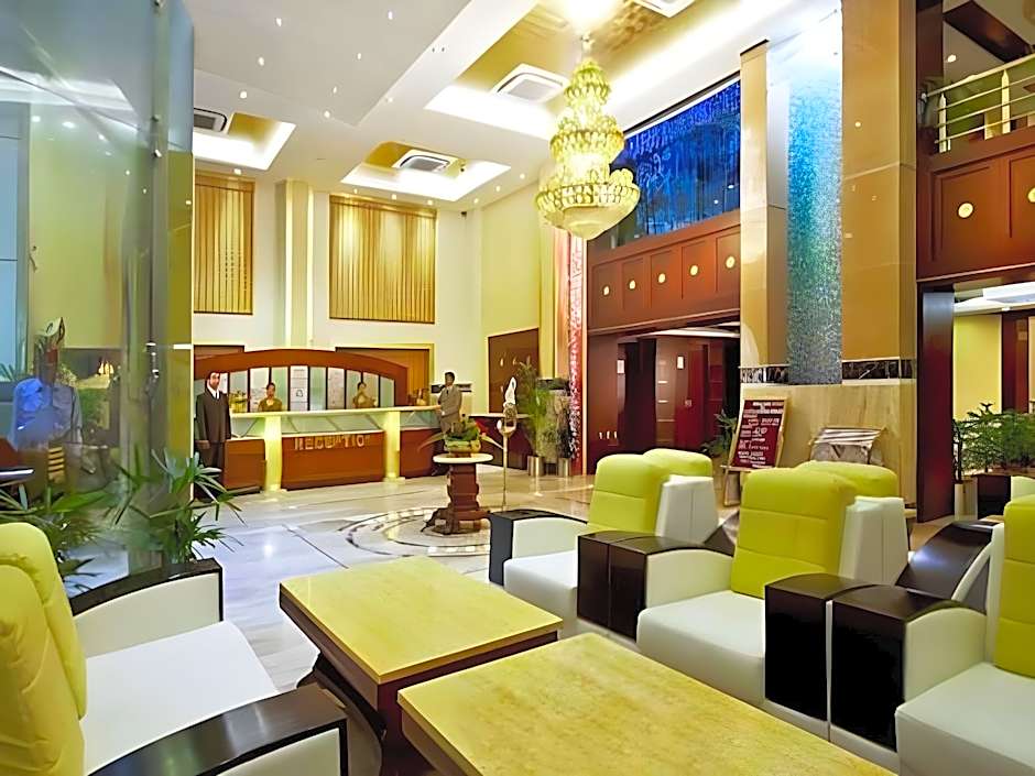 Hotel Gargee Grand