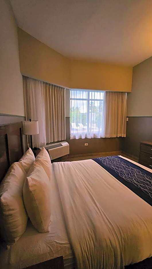 Comfort Inn & Suites Levittown