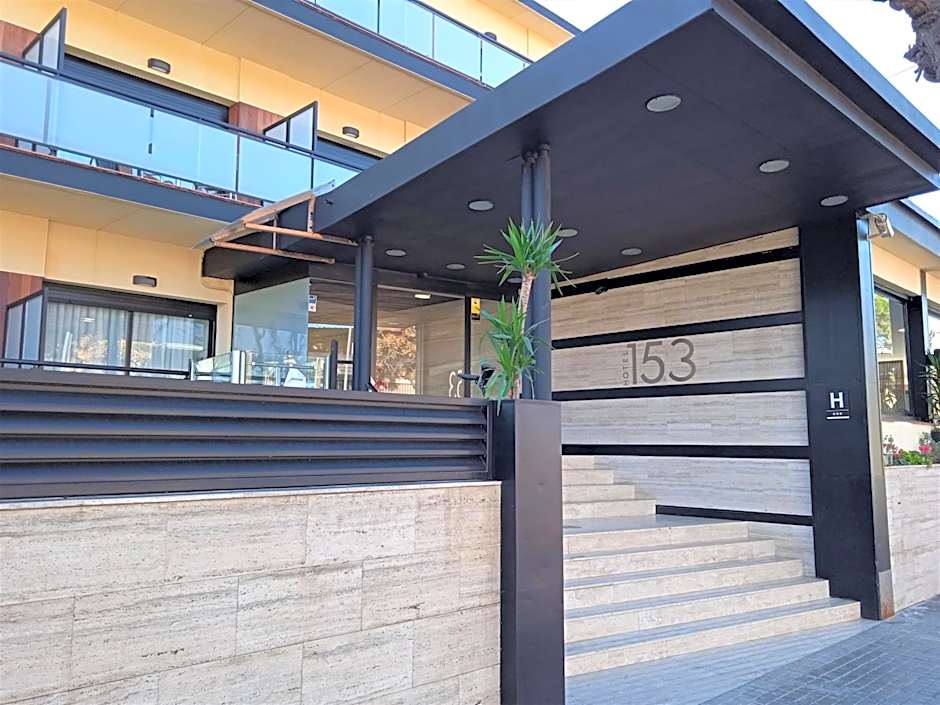 Hotel 153