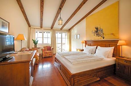 Deluxe Double Room with Balcony and Lake View