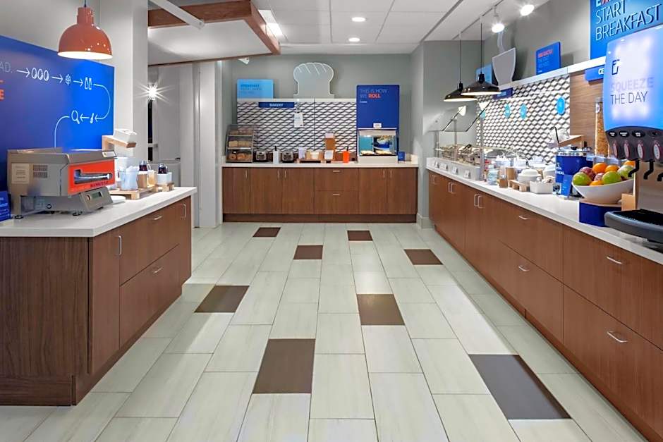 Holiday Inn Express And Suites Wilmington West - Medical Park By IHG