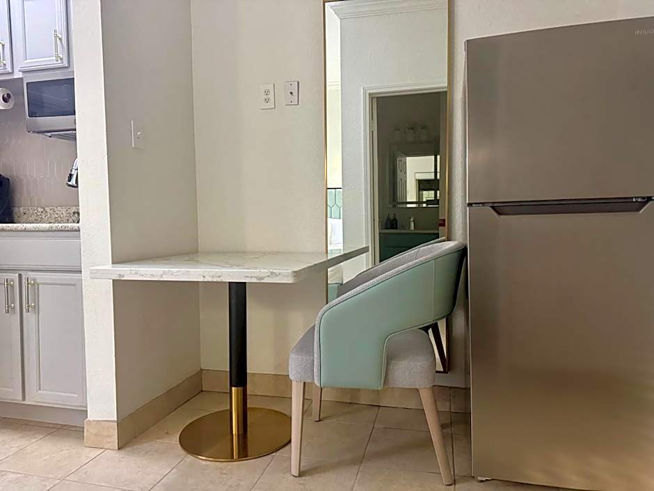 Athens Hotel & Suites