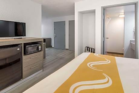 1 King Bed, Suite, Nonsmoking
